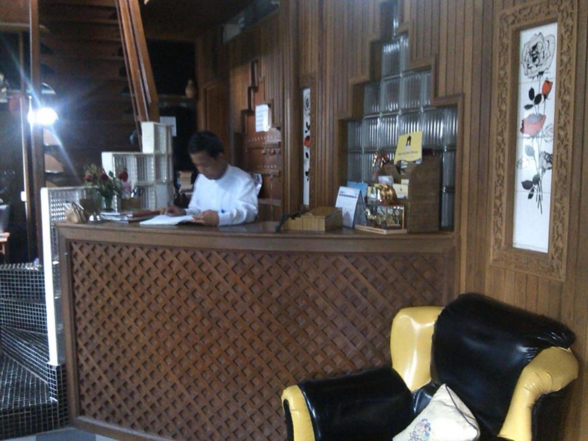 Kaung Lay Inn Yangon Extérieur photo